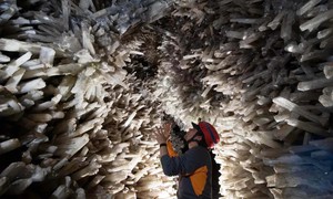 Bí ẩn 'kỳ quan' tinh thể khổng lồ nằm sâu 300 mét dưới lòng đất nước Mexico