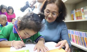 Những 'bông hoa hướng dương' trong lễ khai giảng đặc biệt ở bệnh viện ung bướu