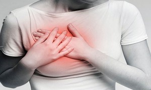Áp xe tuyến vú ở trẻ vị thành niên, cha mẹ tuyệt đối không làm việc này