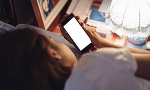Đau lưng, thoái hoá đốt sống cổ do sử dụng thiết bị công nghệ