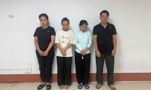 Tạm giữ khẩn cấp 4 đối tượng mua bán số lô đề bằng điện thoại di động
