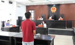Trả hồ sơ vụ bán 458 đôi giày giả nhãn hiệu Nike và Adidas