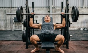 Nam giới sau tuổi 50: Để tăng cơ nên tập tạ nặng hay tập nhiều lần?