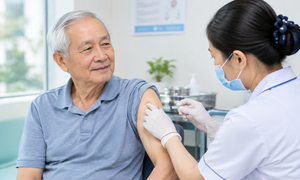 Người cao tuổi cần tiêm vaccine gì để phòng bệnh truyền nhiễm?
