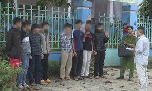 8 thanh thiếu niên đột nhập ô tô trộm cắp tài sản