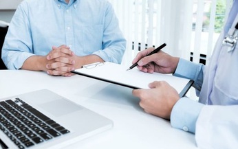 Nam giới căng tức vùng kín, cảnh giác với tràn dịch màng tinh hoàn