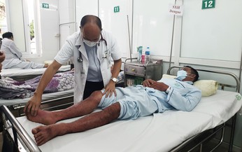 Nhiều người sốt xuất huyết giảm tiểu cầu nghiêm trọng, bác sĩ chỉ rõ dấu hiệu cảnh báo sớm