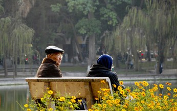 Mùa lạnh, cảnh giác hạ thân nhiệt ở người cao tuổi và cách xử trí