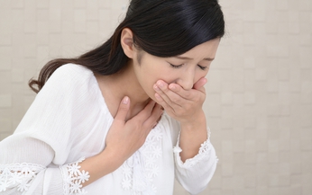 Bị ngộ độc thức ăn tại nhà nên uống nước gì?