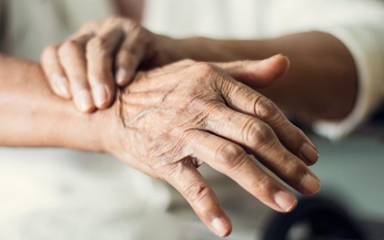 Triệu chứng sớm của bệnh Parkinson cần biết
