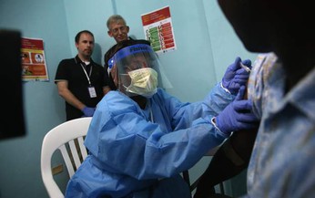 Congo ph&#234; chuẩn sử dụng vắc xin Ebola th&#237; điểm