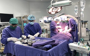 Người đàn ông vỡ dập tủy cổ, liệt tứ chi phục hồi chỉ sau 3 ngày điều trị