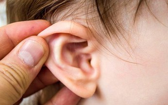Trẻ viêm tai giữa, coi chừng suy giảm thính lực