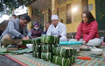 Nồi b&#225;nh chưng đỏ lửa v&#224; c&#225;i Tết ấm &#225;p nghĩa t&#236;nh ở Trại phong Quả Cảm
