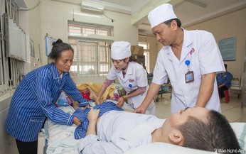 Phục hồi chức năng đúng cách giúp người bị đột quỵ tránh được di chứng