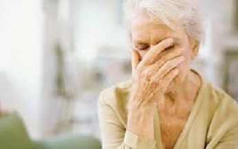 Hormon c&#243; thể l&#224; nguy&#234;n nh&#226;n khiến phụ nữ dễ bị Alzheimer hơn