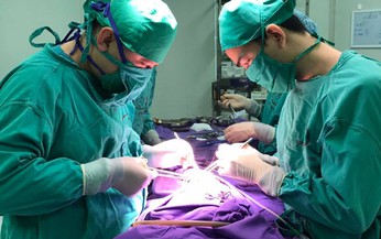 Phẫu thuật cấp cứu trẻ sơ sinh 1 ngày tuổi bị teo thực quản