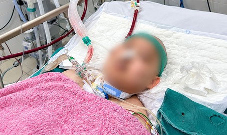 Tiêm thuốc chữa vảy nến, người đàn ông nguy kịch vì suy tuyến thượng thận