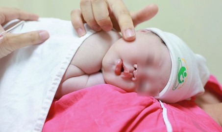 Sinh thường 7 lần trong 9 năm, người mẹ gặp biến cố khi cận ngày sinh