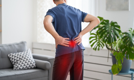 Nguyên nhân, phương pháp điều trị đau lưng lan xuống mông và chân
