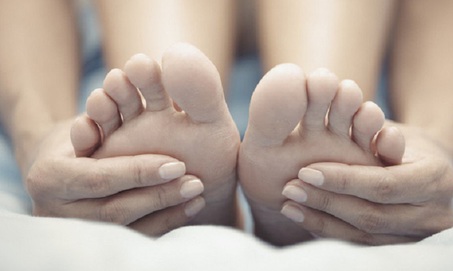 Chân tay lạnh vào mùa hè hãy thử ngay mẹo nhỏ này
