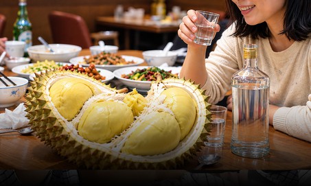 Người phụ nữ suy gan nặng sau khi ăn sầu riêng rồi uống rượu 