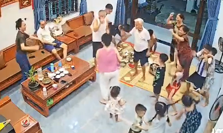 Clip gia đình 4 thế hệ cùng “quẩy” sau bữa cơm khiến dân mạng thích thú 