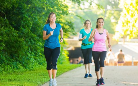 6 lý do phụ nữ trung niên nên đi bộ nhanh