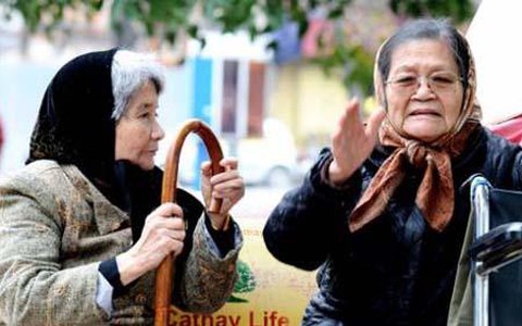 Bảo vệ sức khỏe người cao tuổi trong mùa đông