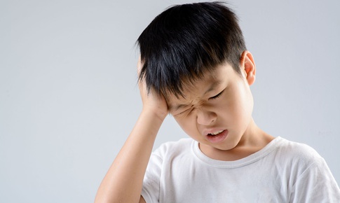 Cách xử trí đúng khi trẻ bị nhức đầu cha mẹ cần biết