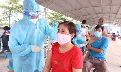 Bình Dương: Người từ 18 tuổi sẽ được tiêm đủ vaccine COVID-19, không tụ tập tại các điểm tiêm