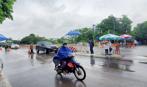 Dừng kiểm tra giấy tờ tại c&#225;c chốt cửa ng&#245;, người d&#226;n thoải m&#225;i ra v&#224;o thủ đ&#244;