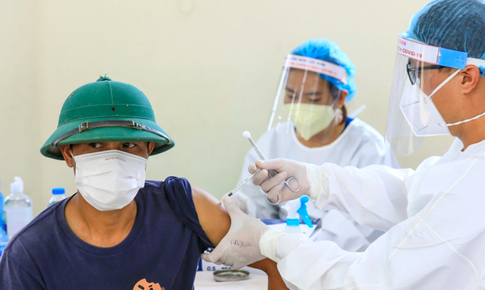 Chiều 21/10: Cả nước đã tiêm gần 70 triệu liều vaccine phòng COVID-19; Quảng Ngãi, Bến Tre thêm các ca F0