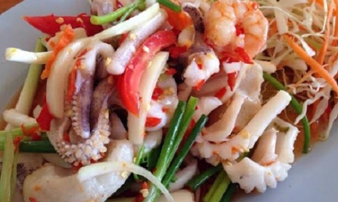 Ăn món gỏi, tái 'đã miệng', nhiều người Việt đang tự phá hủy đại trực tràng