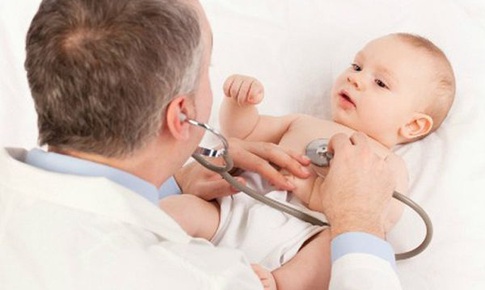  Nôn trớ ở trẻ sơ sinh cần xử trí thế nào?