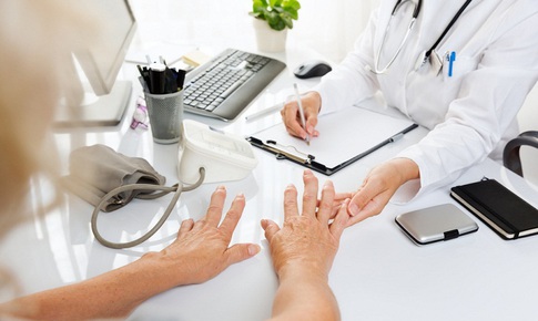 Vi&#234;m khớp dạng thấp, uống thuốc g&#236;?