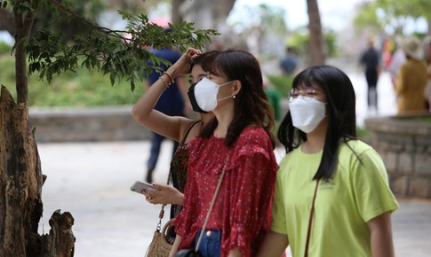 Dịp Tết Nguy&#234;n đ&#225;n, Bộ Y tế đề nghị xem x&#233;t dừng c&#225;c hoạt động tập trung đ&#244;ng người kh&#244;ng cần thiết