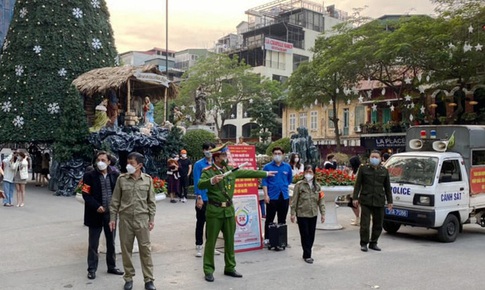 H&#224; Nội lập chốt cứng, ngăn phương tiện v&#224;o khu vực Nh&#224; thờ Lớn đ&#234;m Gi&#225;ng sinh