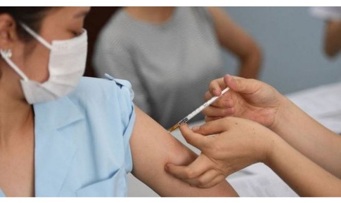 Bộ Y tế hỏa tốc  &#39;th&#250;c&#39; c&#225;c tỉnh đẩy nhanh ti&#234;m vaccine ph&#242;ng COVID-19; triển khai mũi bổ sung cho người đủ liều