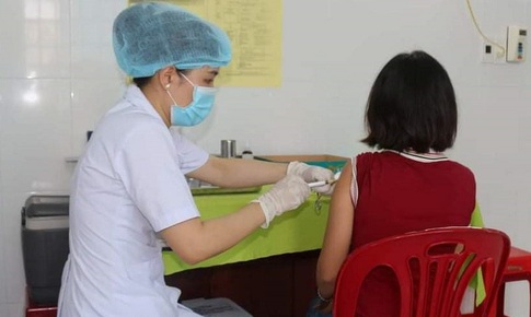 Hướng dẫn mới nhất: Phụ nữ mang thai, đang cho con b&#250; chống chỉ định với vaccine COVID-19 Sputnik V