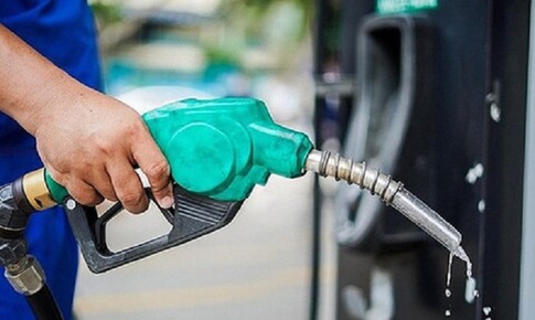 Giảm giá dầu, giá xăng không đổi
