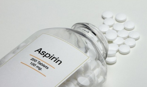 Dấu hiệu cảnh b&#225;o xuất huyết ti&#234;u h&#243;a khi d&#249;ng thuốc giảm đau aspirin