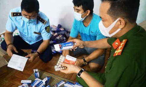 Thu giữ hàng trăm hộp thuốc điều trị COVID-19 không rõ nguồn gốc
