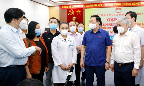 Chủ tịch Quốc hội Vương Đình Huệ cảm ơn những hy sinh của chiến sỹ trên mặt trận chống dịch