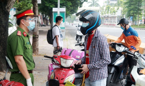 H&#224; Nội phạt hơn 1 tỷ đồng vi phạm tập trung đ&#244;ng người, ra đường kh&#244;ng l&#253; do...