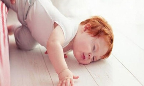 Trẻ ngã đập đầu mạnh mới gây tổn thương não - Quan niệm sai lầm