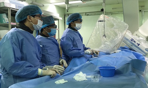 30 phút cứu sống bệnh nhân người nước ngoài nhồi máu cơ tim cấp