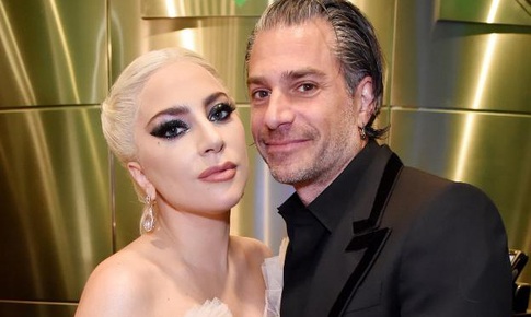 G&#243;c khuất showbiz: &#39;Sao k&#234;’ t&#236;nh trường của Lady Gaga