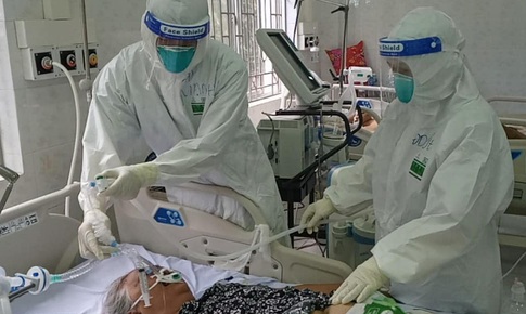 Điều dưỡng cõng bệnh nhân COVID-19, ôm bình oxy 20kg leo 3 tầng, kịp thời cứu sống người bệnh