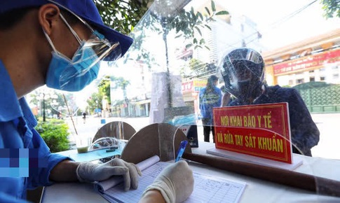 Hà Nội thêm 2 ca COVID-19, có người phụ nữ xuất hiện triệu chứng 3 ngày mới khai báo y tế